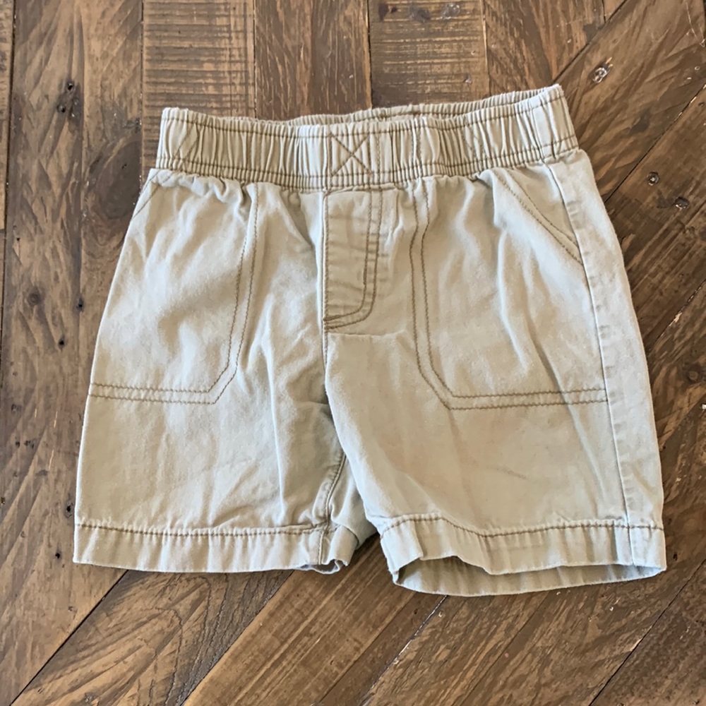 Boys 3T shorts.